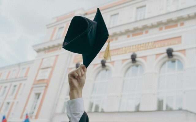 온라인교육 사업자가 따야 하는 두가지 자격증 a person holding a black umbrella